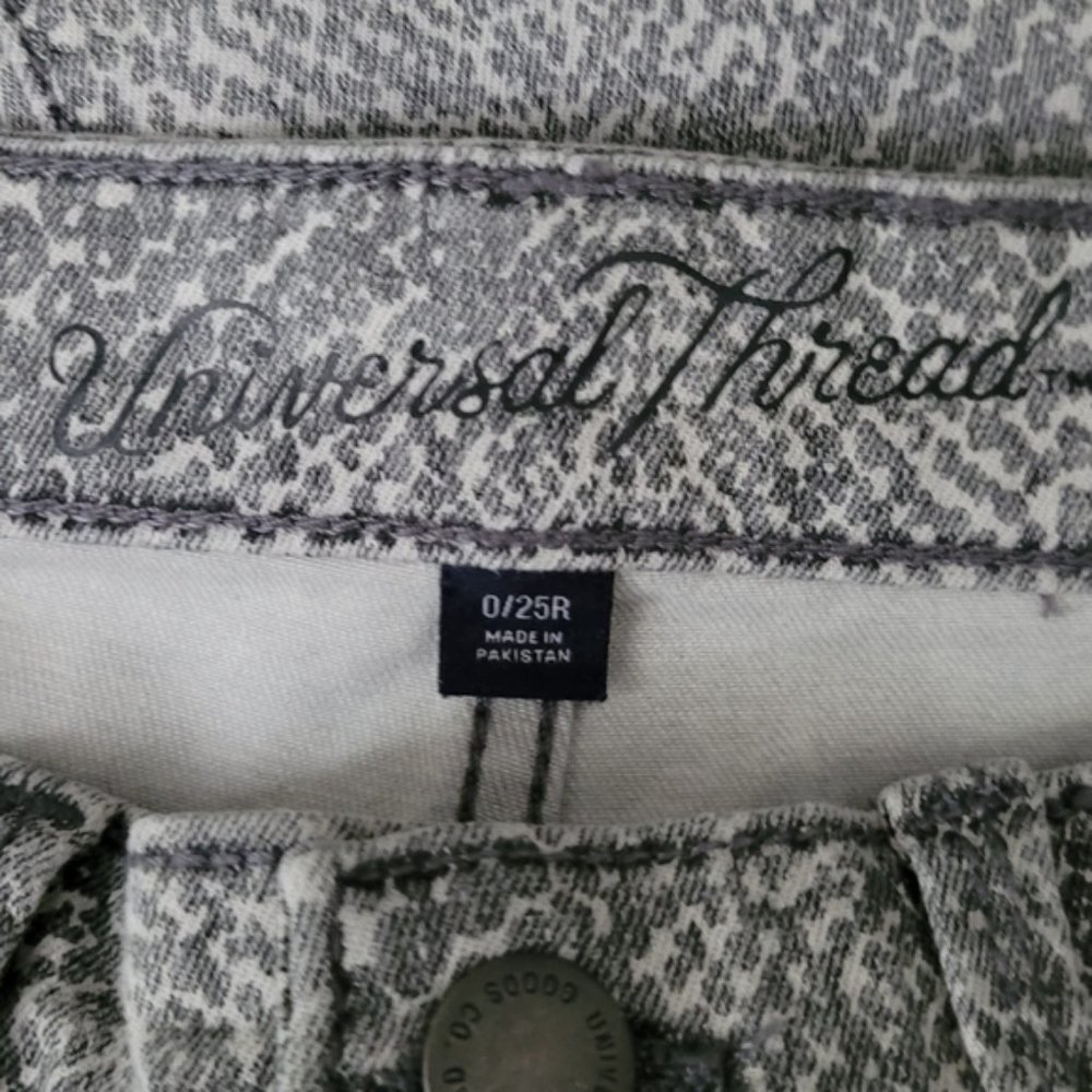 Universal Thread Jeans - Picture 2 of 3